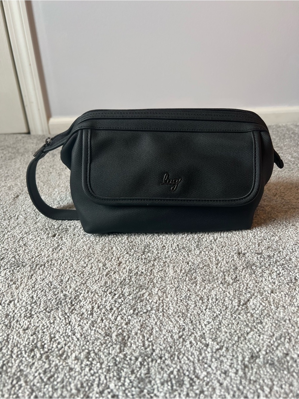 Lug via vl Matt luxe black NWOT